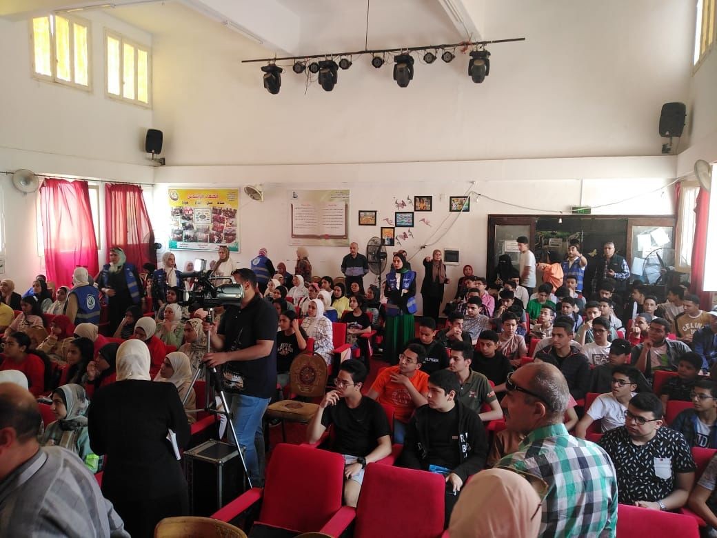 لأول مرة للشهادة الإعدادية ما يقرب من ١٧٠٠ طالب وطالبة.. إقبال كبير على قوافل مراجعة مواد الشهادة الإعدادية في يومها الأول.