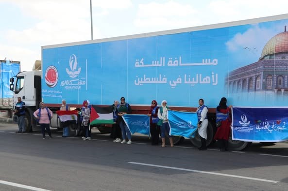 تجهيز 10 شاحنات من قوافل مساعدات الإغاثة الخاصة بمؤسسة مشكاة نور بالتعاون مع مؤسسة مجلس القبائل والعائلات المصرية