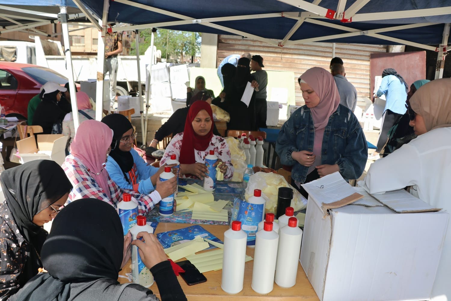 نجاح مؤسسة مشكاة نور للعلم والتنوير الثقافية في إنتاج ما يقرب من 21 ألف عبوة منظفات متنوعة وتوريدها لمحافظة بورسعيد والمصالح الحكومية بأسعار تنافسية أقل من المنتجات المماثلة في الأسواق.