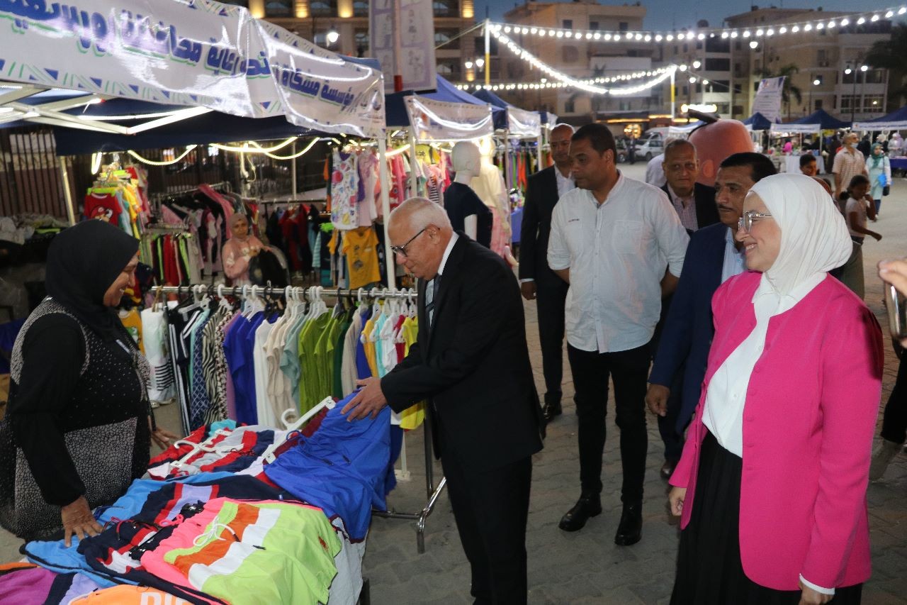 اللواء عادل الغضبان والدكتورة نور الهدى الجمّال يفتتحان المعرض الصيفي لصغار التجار والحرف اليدوية