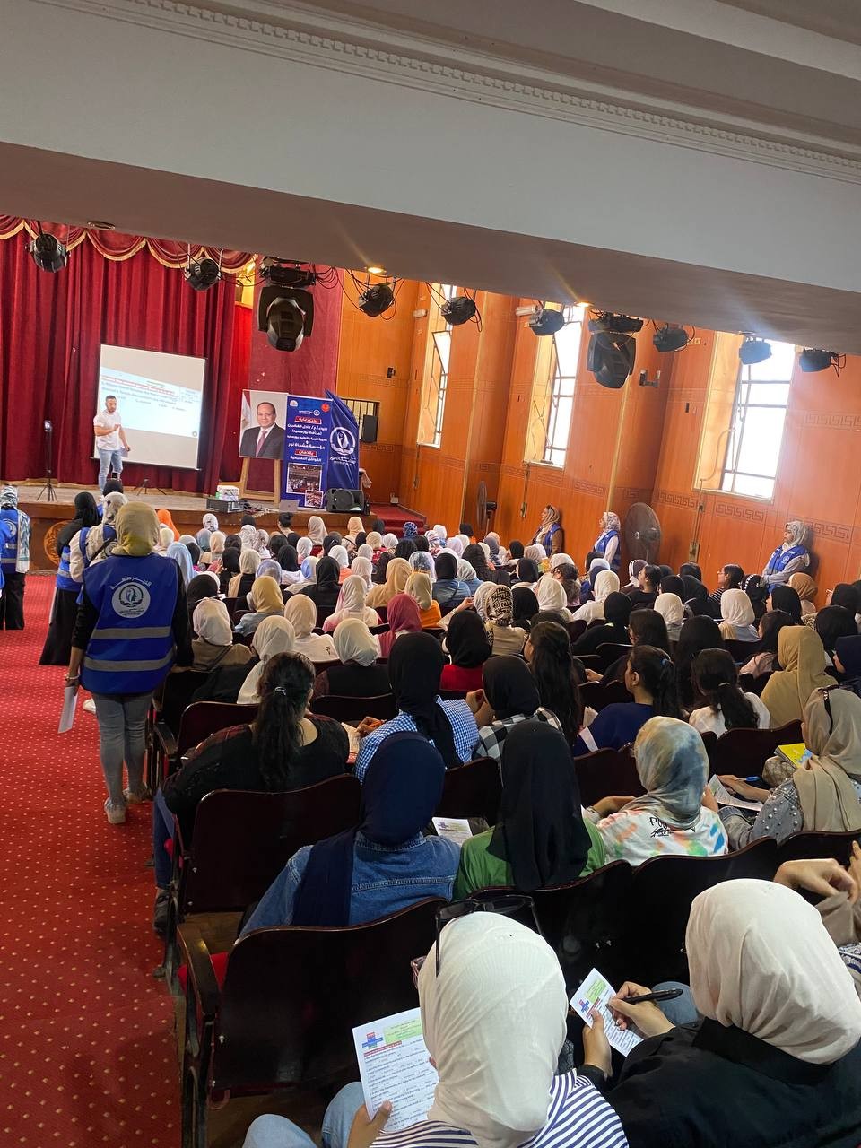 تغطية صحيفة وكالة أنباء مصر المصرية "لقوافل مراجعات الثانوية العامة والإعدادية" بعد النجاح الكبير الذي حققته والحضور الكثيف من الطلاب.