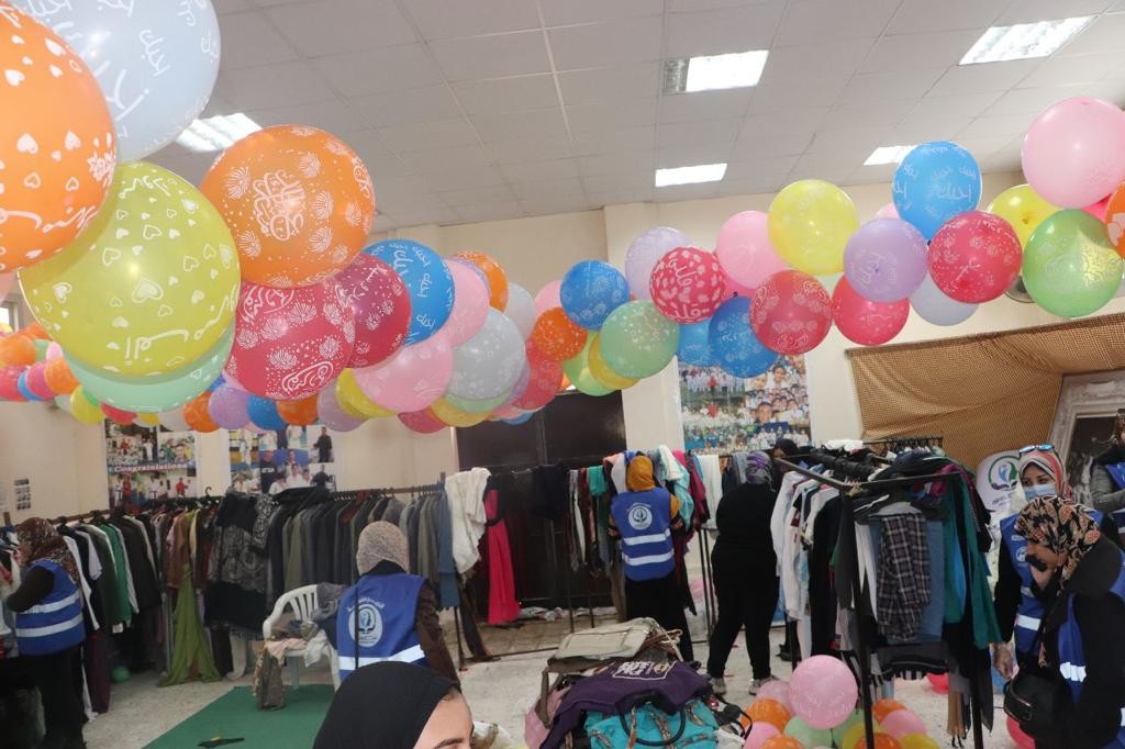 اللواء عادل الغضبان يحضر إفطار سفرة مشكاة نور مع أكثر من 2500 ضيف من الأُسر التي ترعاها المؤسسة.. ويشهد تصنيع طن كعك وبسكويت بمناسبة العيد.