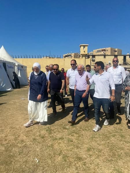 اللواء عادل الغضبان محافظ بورسعيد يفتتح قافلة مؤسسة مشكاة نور الطبية بمصاحبة اللواء محمد الزملوط محافظ الوادي الجديد.