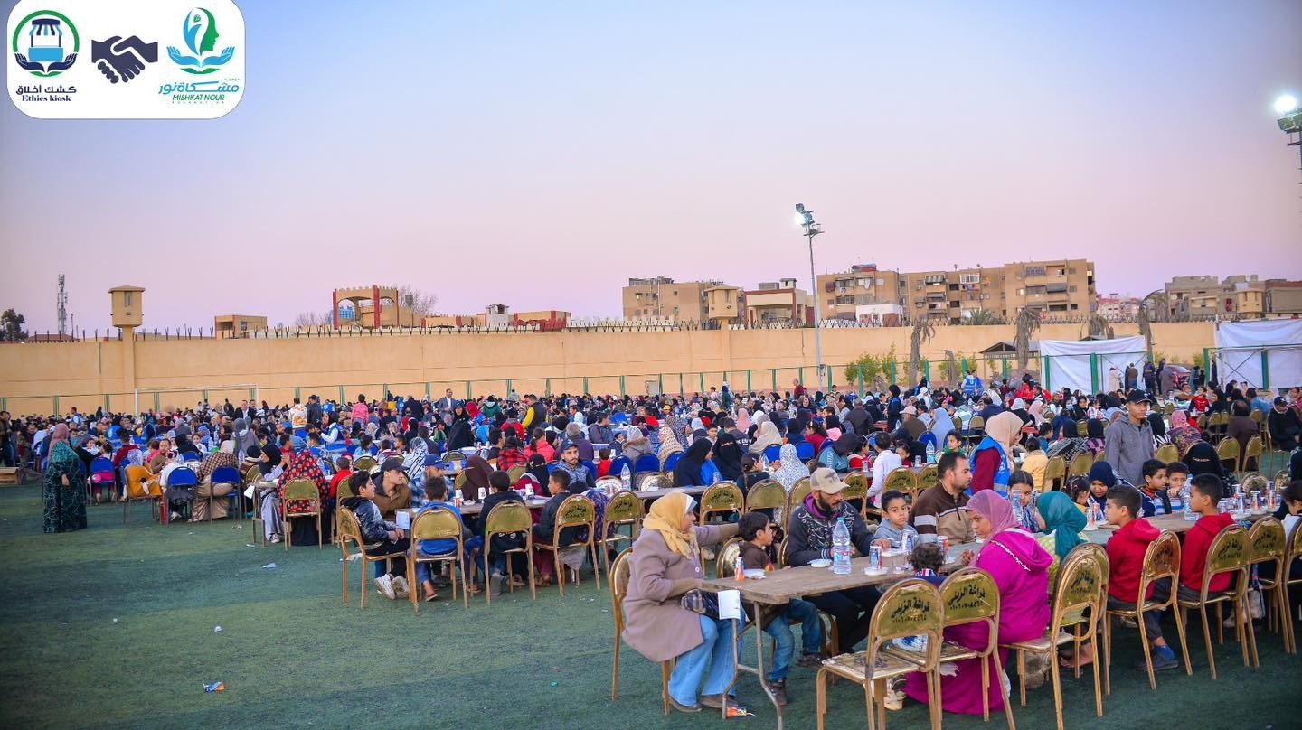 نظمت مؤسسة مشكاة نور حفل إفطار جماعي بمركز شباب القابوطي لأهالي حي الضواحي وحي الزهور والمناطق المجاورة، بمناسبة شهر رمضان المبارك وانتصارات أكتوبر المجيدة.