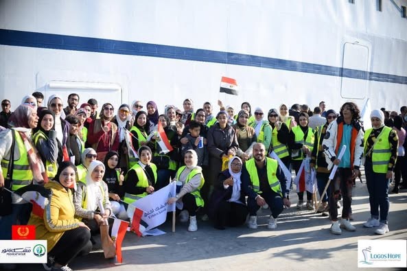 أكبر مكتبة عائمة في العالم في ميناء غرب بورسعيد بالرصيف السياحي