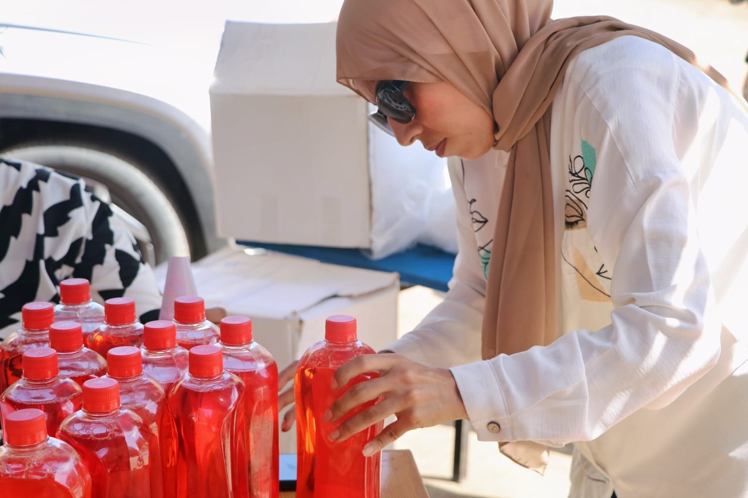 نجاح مؤسسة مشكاة نور للعلم والتنوير الثقافية في إنتاج ما يقرب من 21 ألف عبوة منظفات متنوعة وتوريدها لمحافظة بورسعيد والمصالح الحكومية بأسعار تنافسية أقل من المنتجات المماثلة في الأسواق.