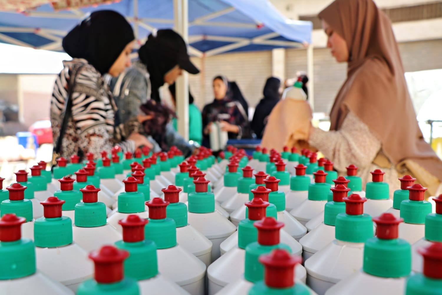 نجاح مؤسسة مشكاة نور للعلم والتنوير الثقافية في إنتاج ما يقرب من 21 ألف عبوة منظفات متنوعة وتوريدها لمحافظة بورسعيد والمصالح الحكومية بأسعار تنافسية أقل من المنتجات المماثلة في الأسواق.