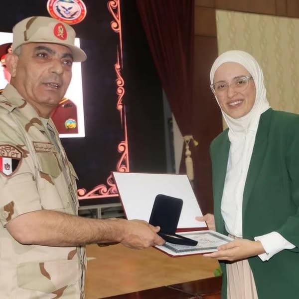 تكريم الدكتورة نور الهدى الجمّال رئيس مجلس أمناء مؤسسة مشكاة نور لدورها في تنمية سيناء والعمل على دعم الاستقرار